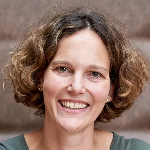 [#aec8ae](*Renate Manders*)